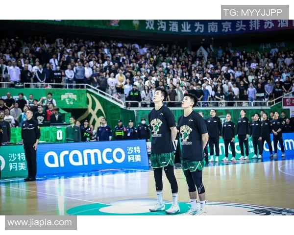 重庆篮球队实力变革引发热议球迷期待新赛季的精彩表现与突破